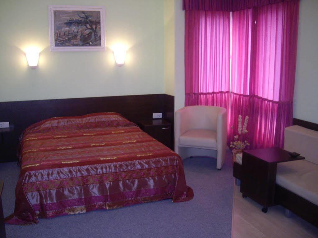 Family Hotel Avramov Vidin Eksteriør billede